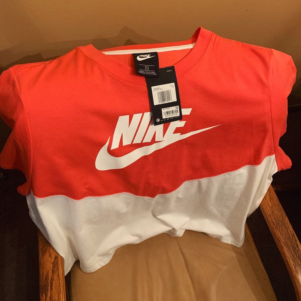 Brand New women’s Nike shirt